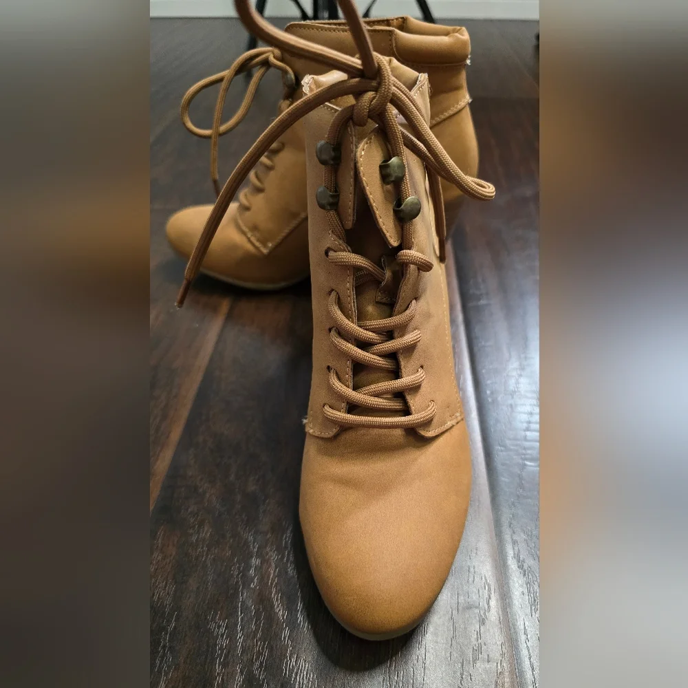 Andiamo Womens Ankle Books Lace Up Heel Tan Size 5.5 - Picture 2 of 10